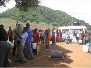 Landrossi Gate, 110 porters awaiting their “weigh in”